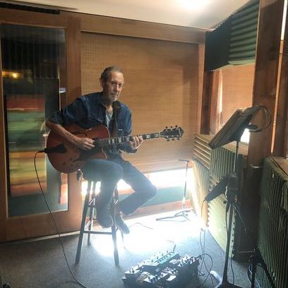 Picture of bandmember Bruce Saunders